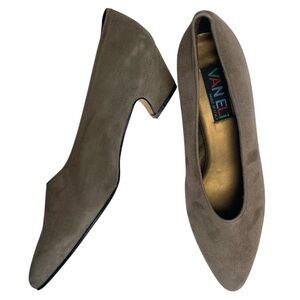 Vintage NIB Vaneli Women's Closed Pointed Toe Heel Beige Made in Italy 8M